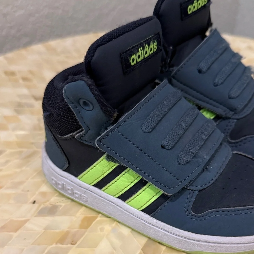Adidas Kids Sneakers - Navy and Neon Yellow 8.5 kids